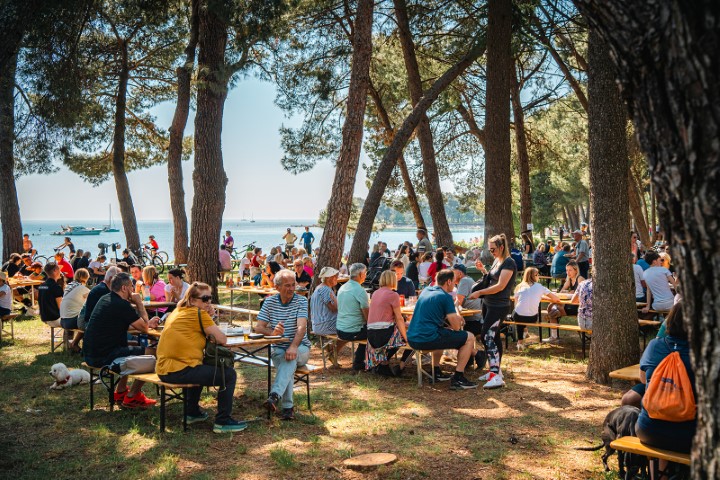 Tradicionalni Prvomajski piknik u Novigradu u znaku sporta, druženja i dobrih okusa